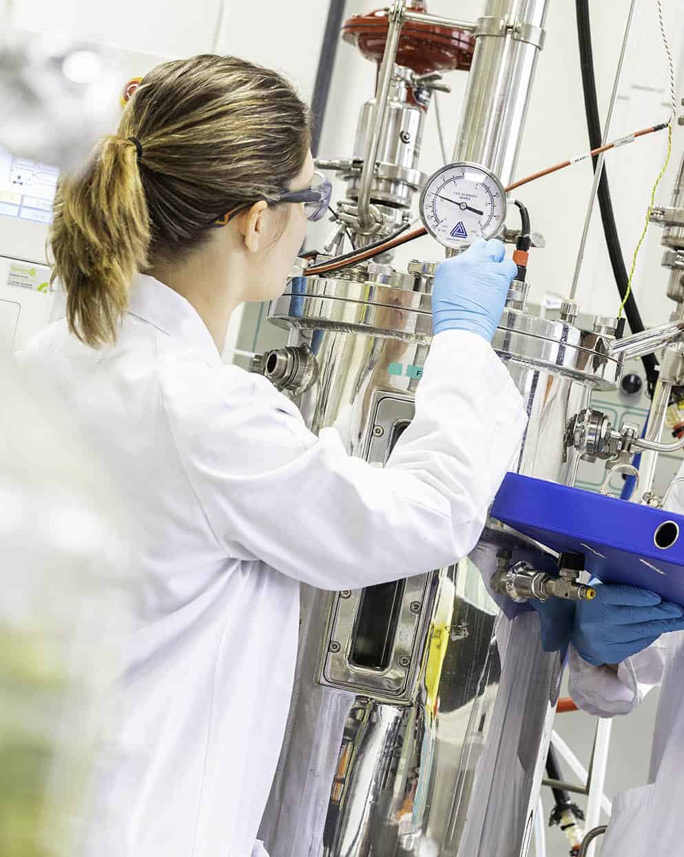 Commercial manufacturing of small batches for nanodrugs